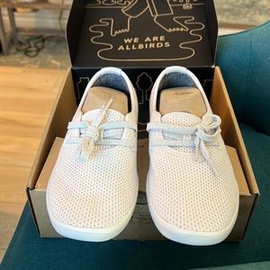 New in box Allbirds women’s Sz 8 tree skippers color: CHALK. (Not bright)